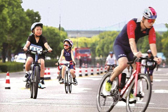公里游跑两, 与创造了良
