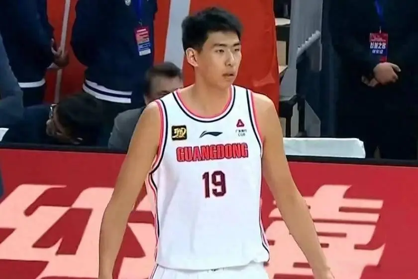 其中, 郭艾伦主动, 作为球队的